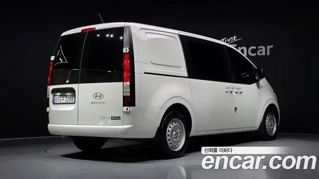 Hyundai Staria, 2025