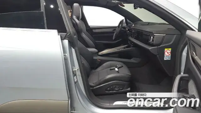 Porsche Macan EV, 2025