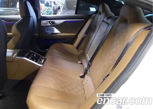 BMW M8, 2025
