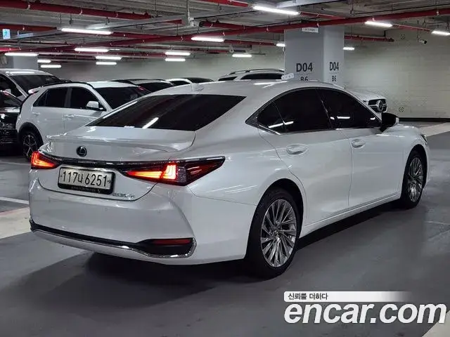 Lexus ES300h, 2024