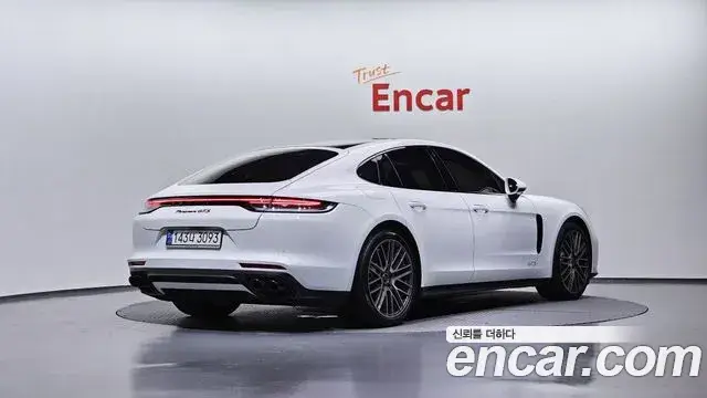 Porsche Panamera, 2022