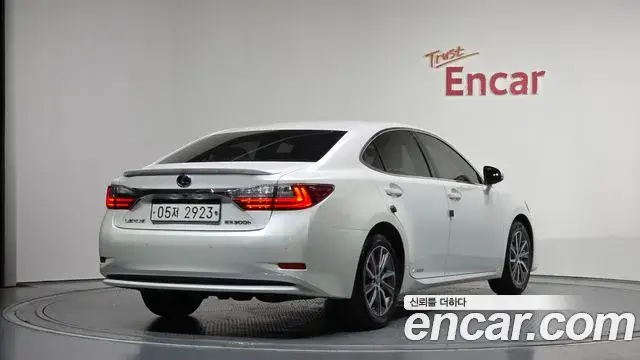 Lexus ES300h, 2018