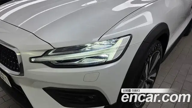 Volvo V60 Cross Country, 2021