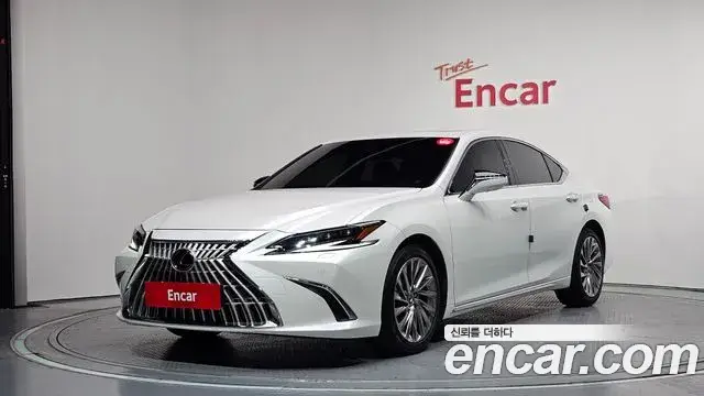 Lexus ES300h, 2025