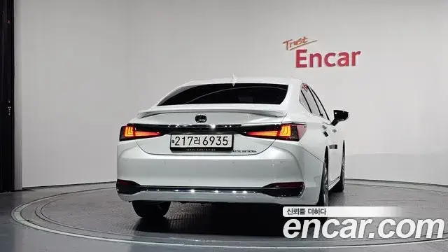 Lexus ES300h, 2025