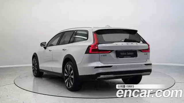 Volvo V60 Cross Country, 2024