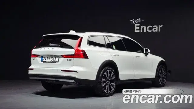 Volvo V60 Cross Country, 2025
