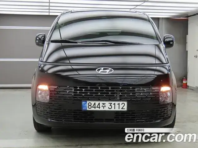 Hyundai Staria, 2022