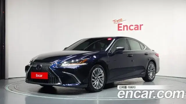 Lexus ES300h, 2021