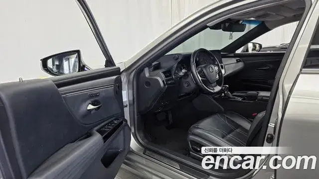 Lexus ES300h, 2021