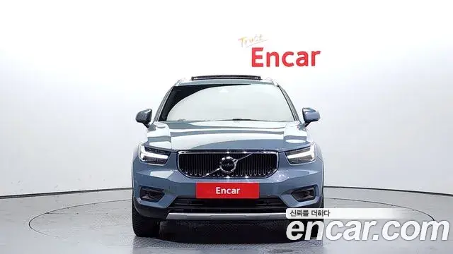 Volvo XC40 2020 — Photo 18/20
