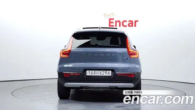 Volvo XC40 2020 — Photo 17/20