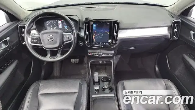 Volvo XC40 2020 — Photo 15/20