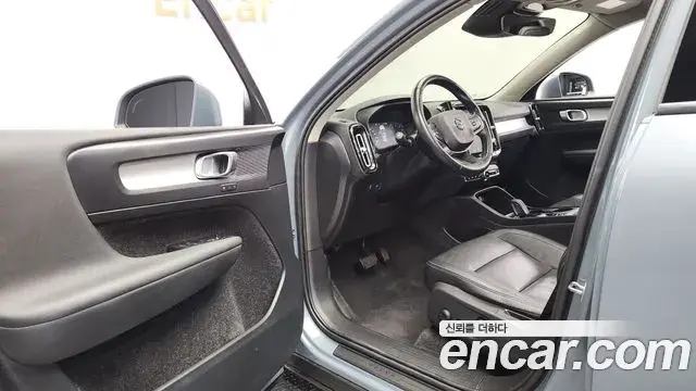 Volvo XC40 2020 — Photo 13/20