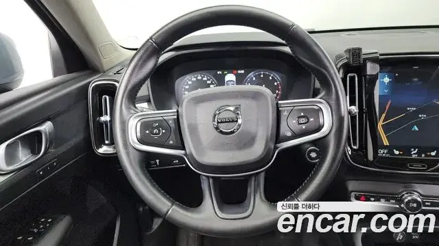 Volvo XC40 2020 — Photo 12/20