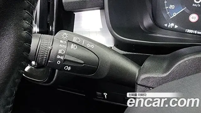 Volvo XC40 2020 — Photo 6/20