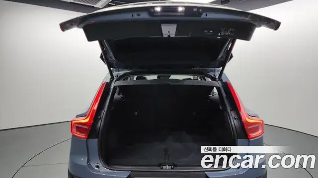 Volvo XC40 2020 — Photo 7/20