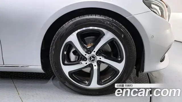 Mercedes-Benz E-Class 2019 — ფოტო 2/20