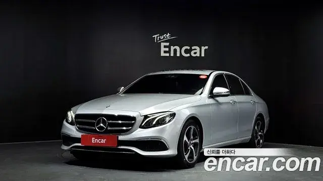 Mercedes-Benz E-Class 2020 — Photo 11/20