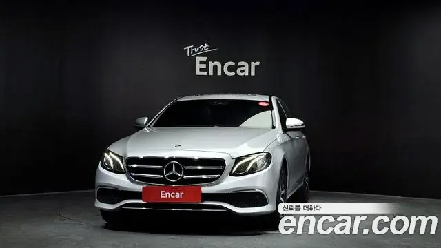 Mercedes-Benz E-Class 2020 — Photo 13/20