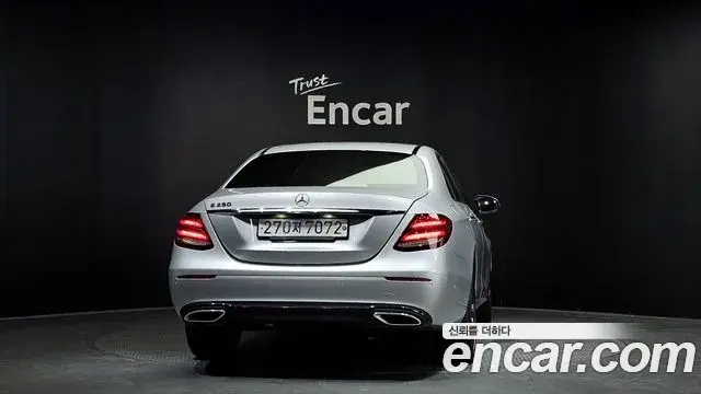 Mercedes-Benz E-Class 2020 — Photo 15/20