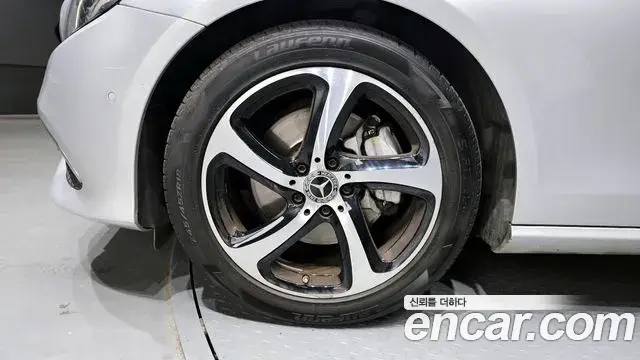 Mercedes-Benz E-Class 2020 — Photo 2/20