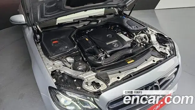 Mercedes-Benz E-Class 2020 — Photo 5/20