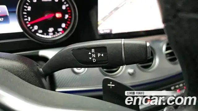 Mercedes-Benz E-Class 2020 — Photo 12/20