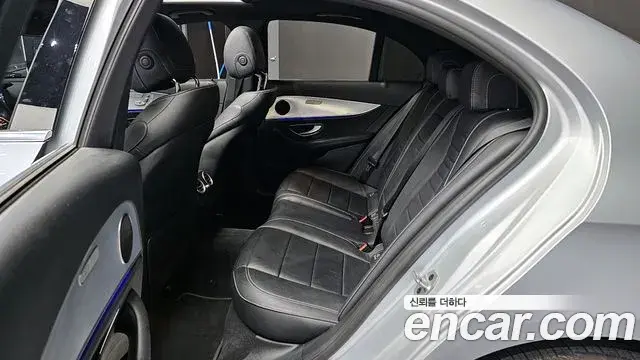 Mercedes-Benz E-Class 2020 — Photo 19/20