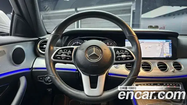 Mercedes-Benz E-Class 2020 — Photo 4/20