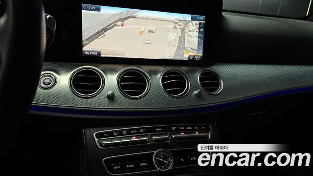 Mercedes-Benz E-Class 2020 — Photo 14/20
