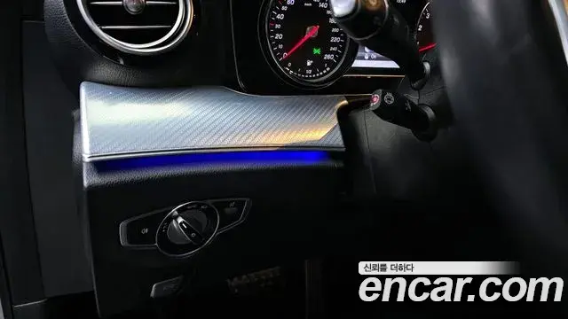 Mercedes-Benz E-Class 2020 — Photo 20/20