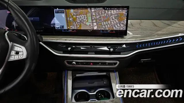 BMW X7 2023 — ფოტო 13/20