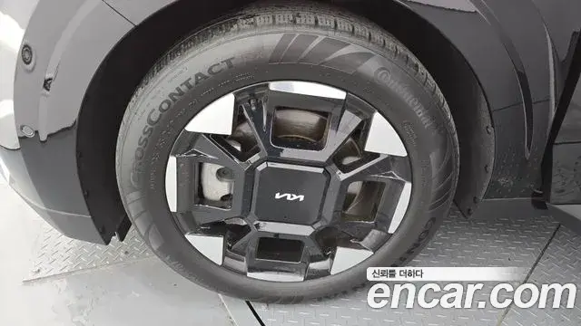 Kia Carnival 2024 — Şəkil 17/20