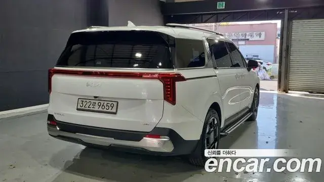 Kia Carnival 2024 — ფოტო 16/17