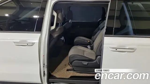 Kia Carnival 2024 — ფოტო 10/17