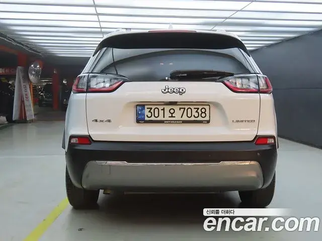 Jeep Cherokee 2021 — Photo 2/20