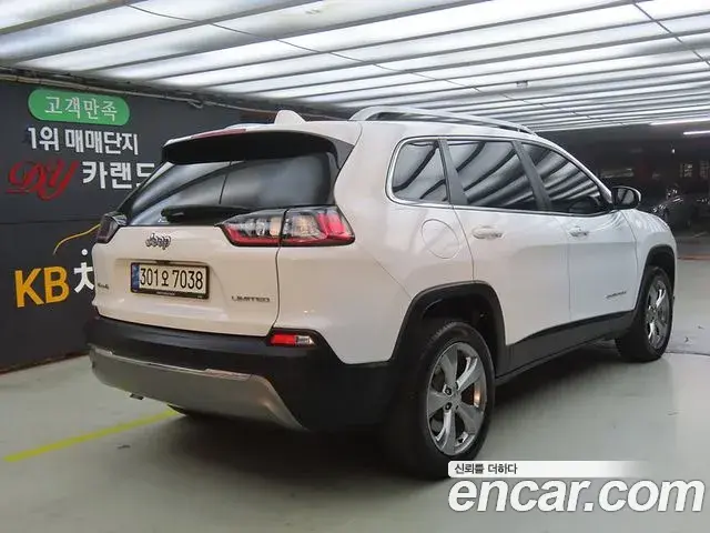Jeep Cherokee 2021 — Photo 7/20