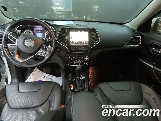 Jeep Cherokee 2021 — Photo 17/20