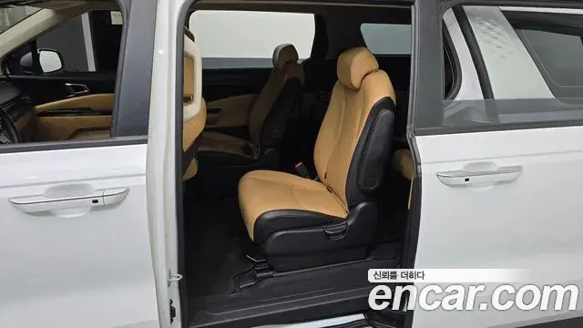 Kia Carnival 2021 — Фото 11/20