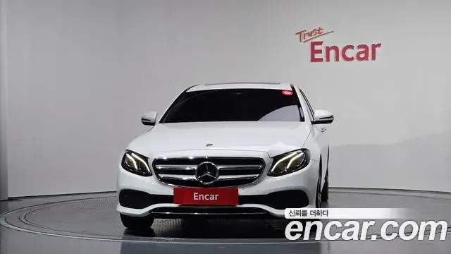 Mercedes-Benz E-Class 2018 — Photo 7/20