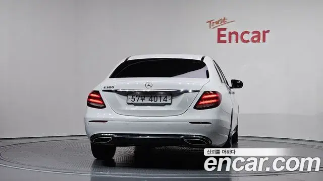 Mercedes-Benz E-Class 2018 — Photo 17/20