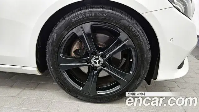 Mercedes-Benz E-Class 2018 — Photo 20/20