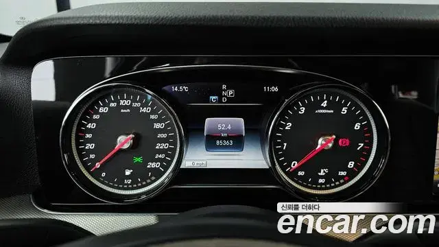 Mercedes-Benz E-Class 2018 — Photo 11/20