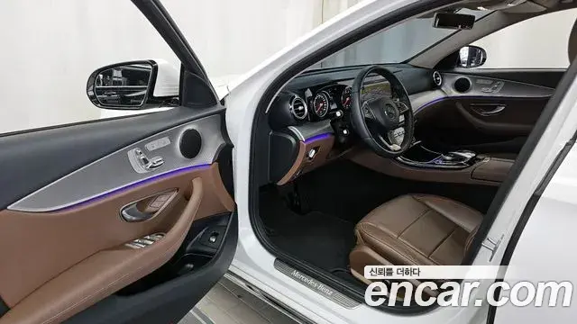 Mercedes-Benz E-Class 2018 — Photo 13/20