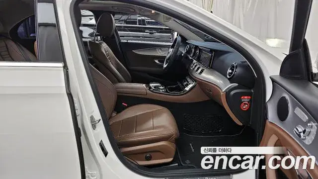 Mercedes-Benz E-Class 2018 — Photo 8/20