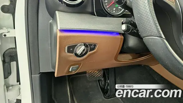 Mercedes-Benz E-Class 2018 — Photo 9/20