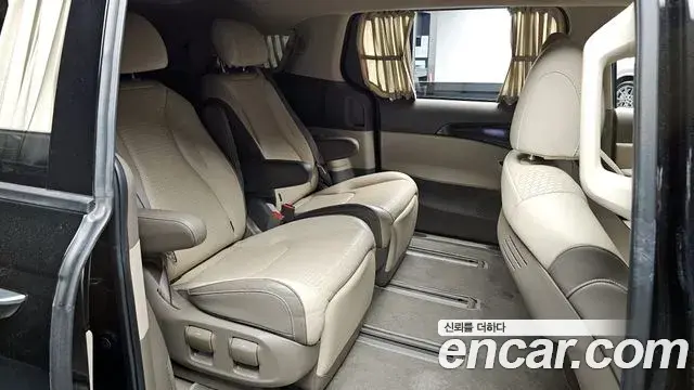 Kia Carnival 2022 — Photo 7/20