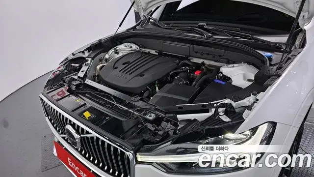 Volvo XC60 2022 — Şəkil 18/20
