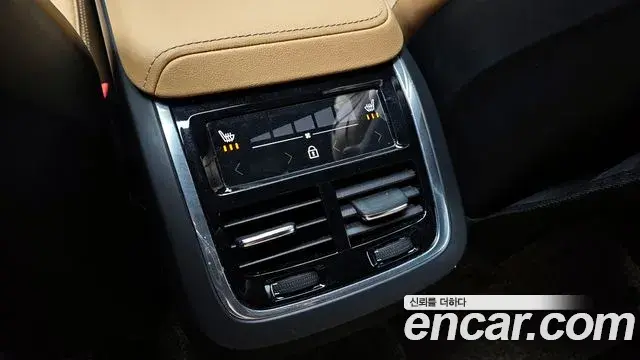Volvo XC60 2022 — Şəkil 10/20
